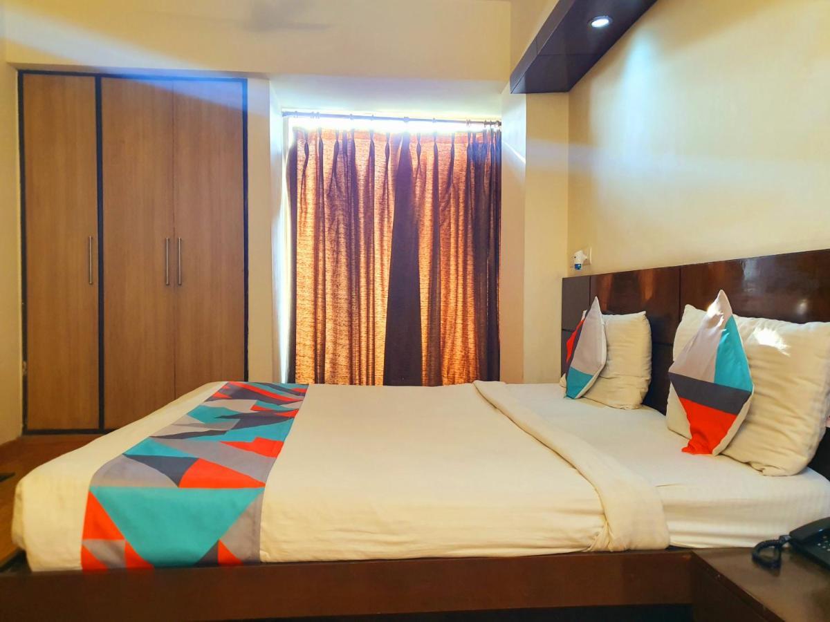 Hotel Merriment Alpha Noida Buitenkant foto