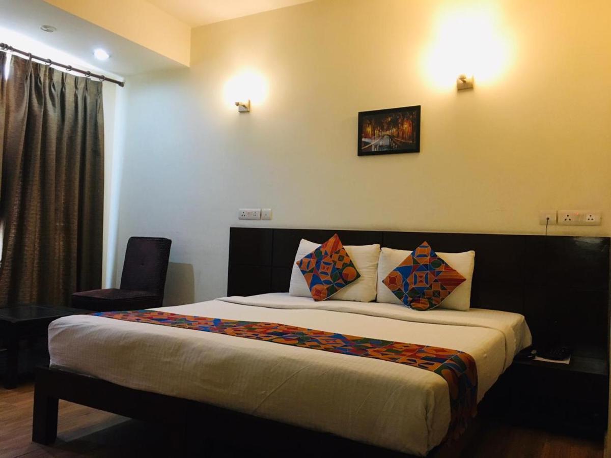 Hotel Merriment Alpha Noida Buitenkant foto