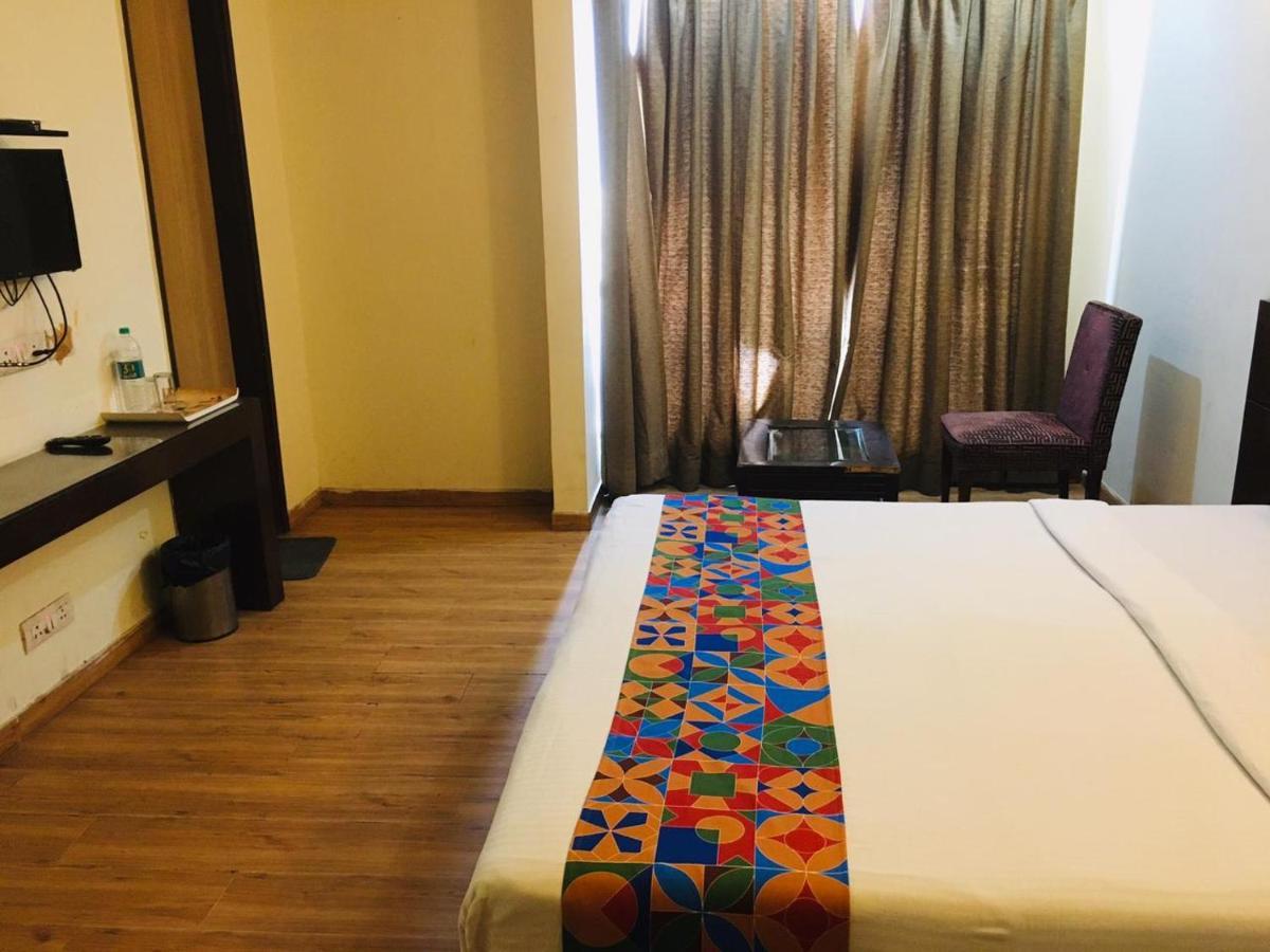 Hotel Merriment Alpha Noida Buitenkant foto